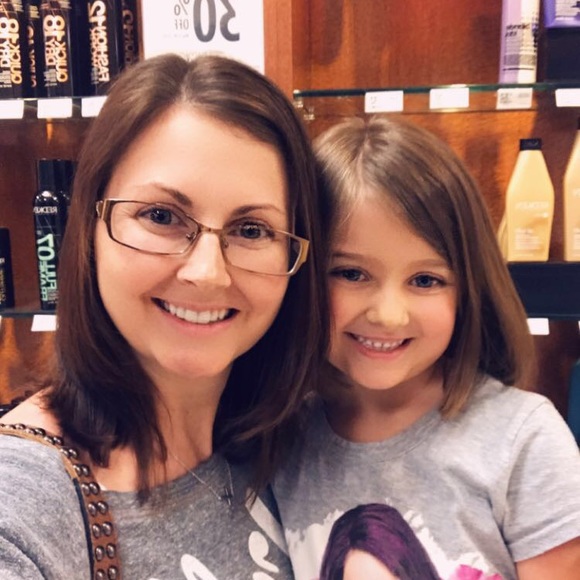 Profile Picture of Melissa Finneman (@melissafinneman) on Poshmark