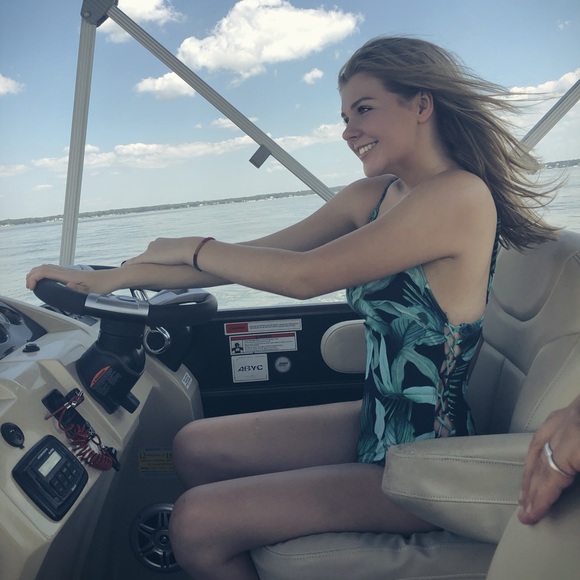Profile Picture of Kimberly Beigel (@kimberly_beigel) on Poshmark