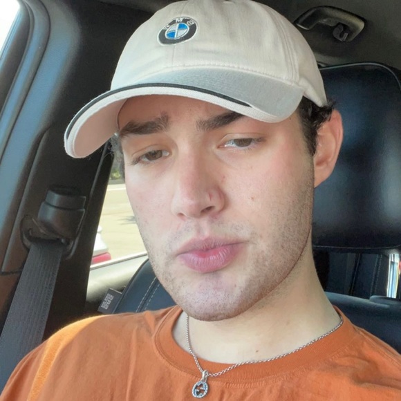 Profile Picture of Sam Barron (@sam_cbarron) on Poshmark