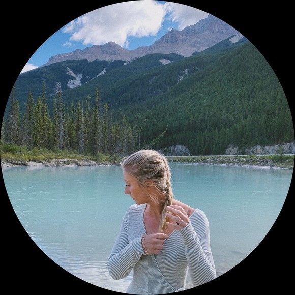 Profile Picture of Brita Tastad (@britatastad) on Poshmark