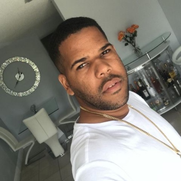Profile Picture of John Viant (@johnviant) on Poshmark