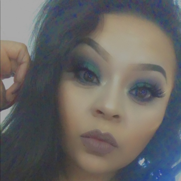 Profile Picture of Francine Barraxa (@francine915) on Poshmark