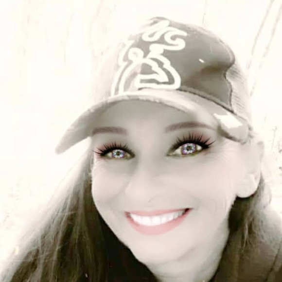 Profile Picture of Brenda Mccleney (@bsullivan1423) on Poshmark