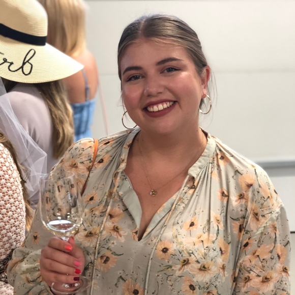 Profile Picture of Emily Rust (@emilyrusttt) on Poshmark