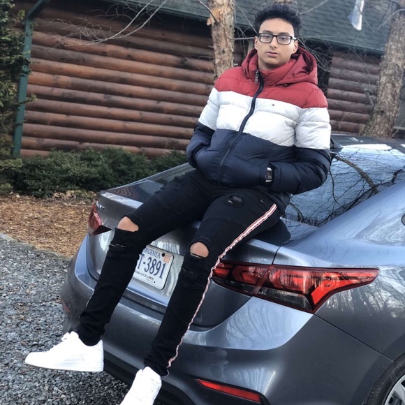 Profile Picture of Felix Gutierrez (@felixgutierr670) on Poshmark