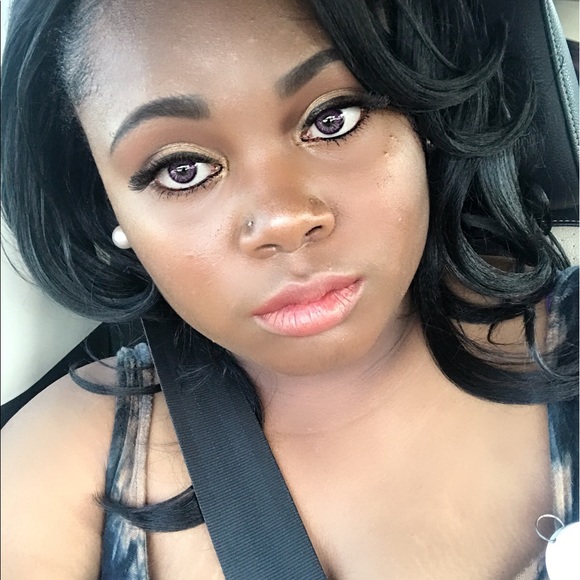 Profile Picture of Alisa Blevins (@redlip_23) on Poshmark