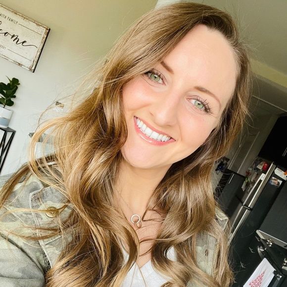 Profile Picture of Sarah Kominko (@saraahhhk) on Poshmark