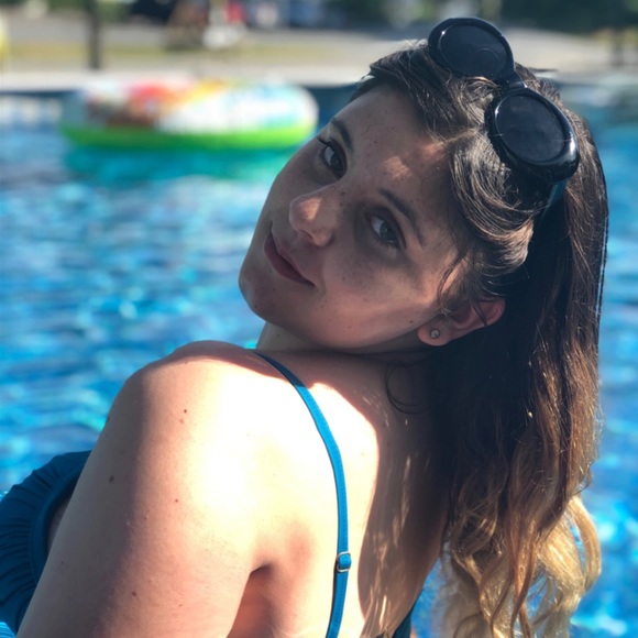 Profile Picture of Susan Mengani (@smengani) on Poshmark