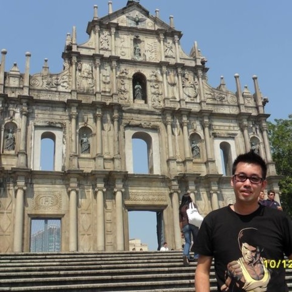 Profile Picture of Howard Tran (@howard_tran) on Poshmark