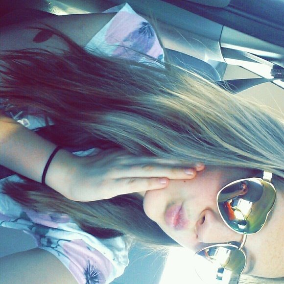 Profile Picture of Hailey Hepperle (@okayyy_haileyy) on Poshmark