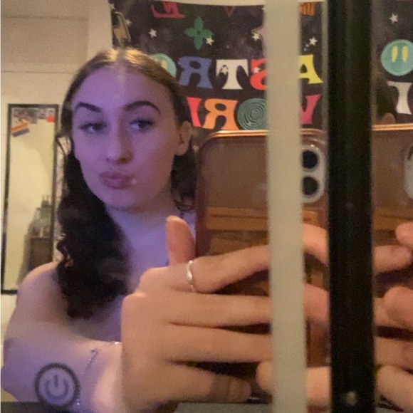 Profile Picture of Andrea Cobey (@andreacobey) on Poshmark