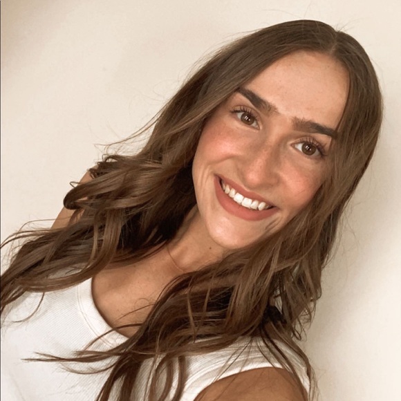 Profile Picture of Samantha Hepner (@preppygirlsam) on Poshmark