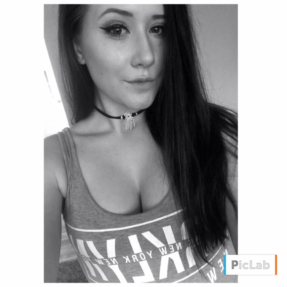 Profile Picture of Emily Barron (@emilybarron) on Poshmark