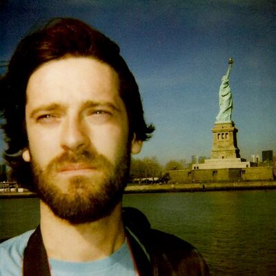 Profile Picture of William Thomas (@fingersonface) on Twitter