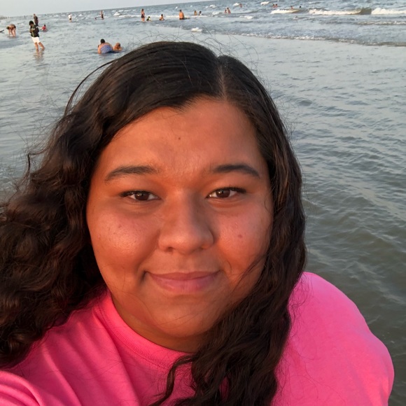 Profile Picture of Melissa Durbal (@meldurbal) on Poshmark
