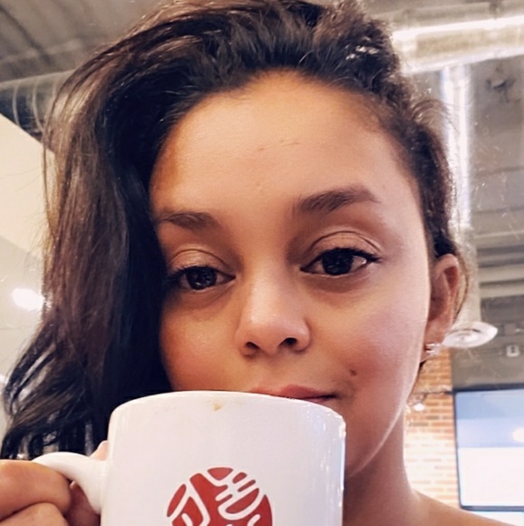 Profile Picture of Nancy Davey (@daveyn82) on Poshmark