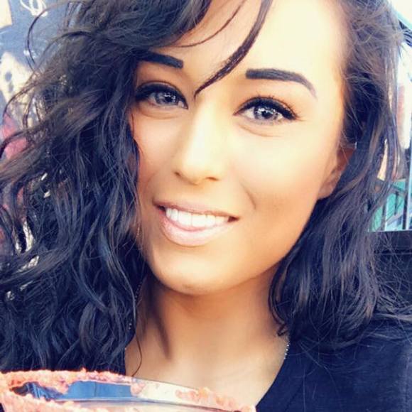 Savannah Cahill-dearden - Poshmark Profile Picture of Savannah Cahill-dearden (@s_jasmine23) on Poshmark