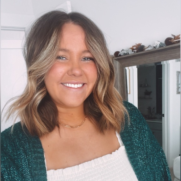 Profile Picture of Kate Dingle (@katieedingle) on Poshmark