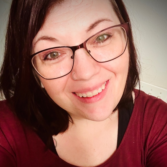 Profile Picture of Amber Koskela (@lngvwamber) on Poshmark