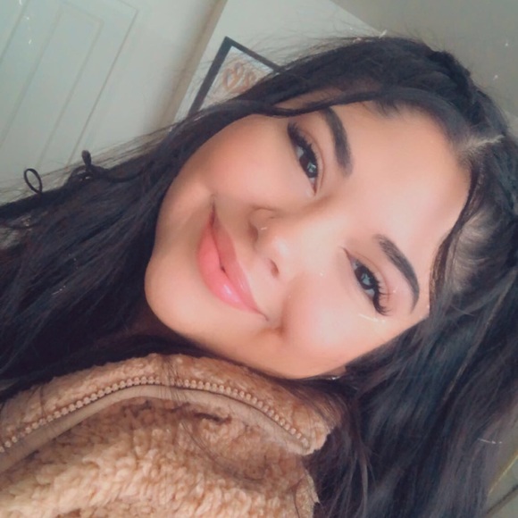 Profile Picture of Yicel Barriga (@yicel24) on Poshmark