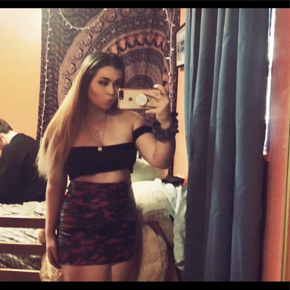 Profile Picture of Cassie Wright (@cassiecat119) on Poshmark