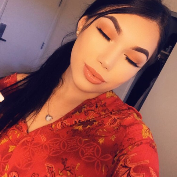 Profile Picture of Gisselle Melgoza (@melgozag650) on Poshmark