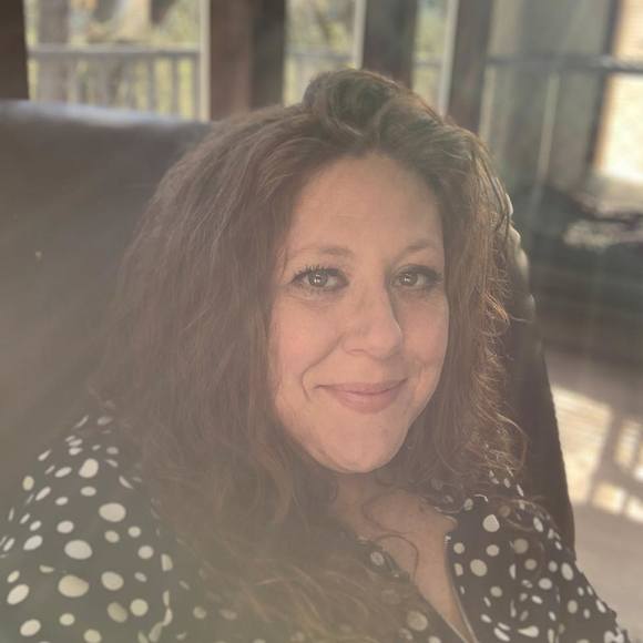 Profile Picture of Jennifer Travis (@jtravis5366) on Poshmark