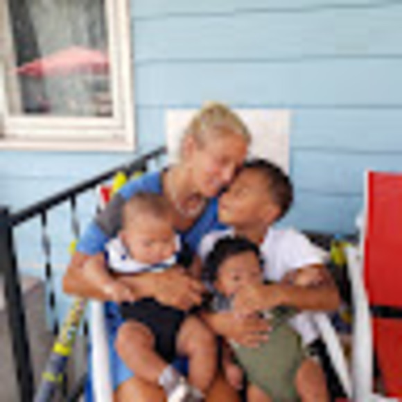 Profile Picture of Victoria Klebon (@victoriaklebon) on Poshmark