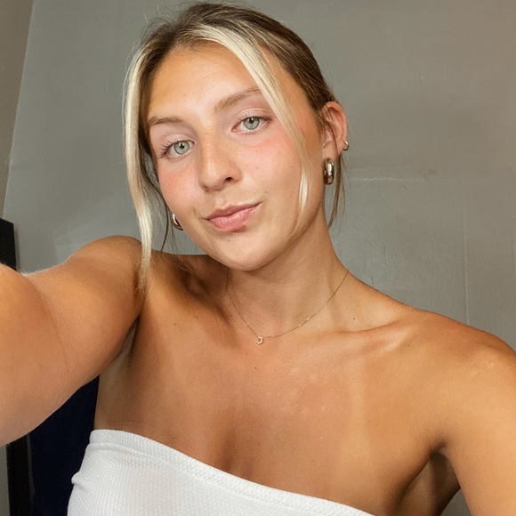 Profile Picture of Carly Cestare (@carces) on Poshmark