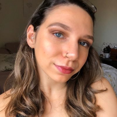Profile Picture of Sugar Honey Iced Tea 🪐 (@L0okingL0vely) on Twitter