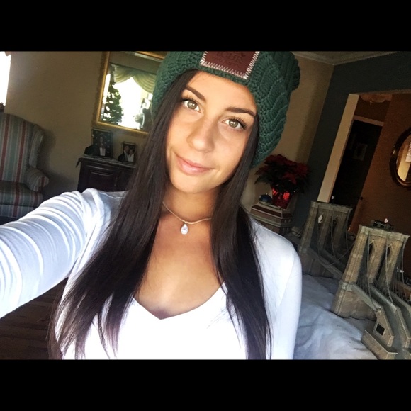 Profile Picture of Alyssa Groneman (@lyssgron) on Poshmark