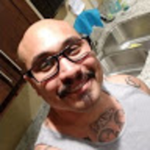 Profile Picture of Adam Loza (@lozaa249) on Poshmark