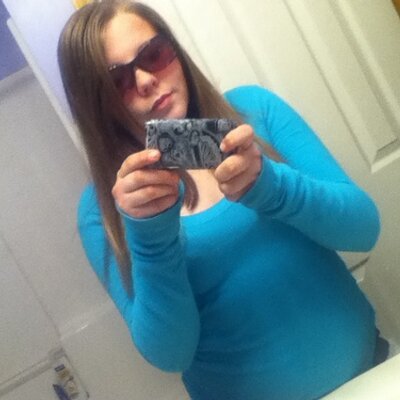 Profile Picture of Julie (@julie_cable) on Twitter
