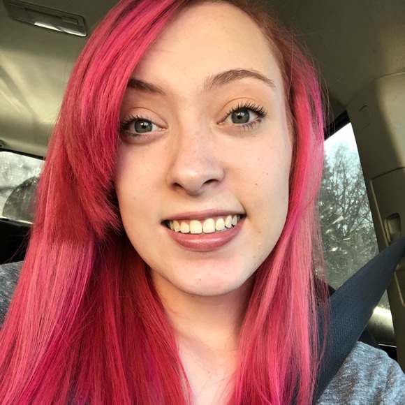 Profile Picture of Jessica Mullins (@itstherealjess) on Poshmark