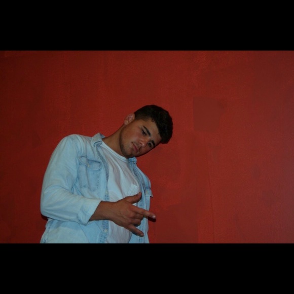 Profile Picture of Alec Huhman (@awhuhman) on Poshmark