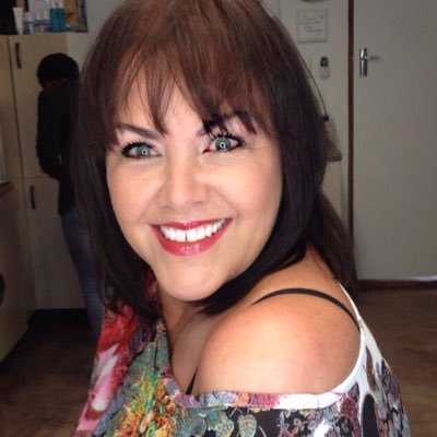 Profile Picture of Karen Schaefer Louw (@karensdecor) on Twitter