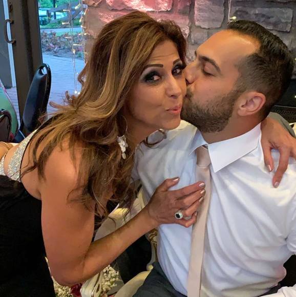 Maha Dibbini - Poshmark Profile Picture of Maha Dibbini (@maha32c) on Poshmark