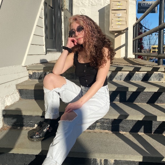 Profile Picture of Gabriella Rizzolo (@gabbyrizzolo) on Poshmark