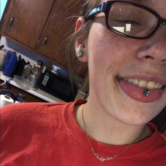 Profile Picture of Laura Letcher (@priv_acyll52316) on Poshmark