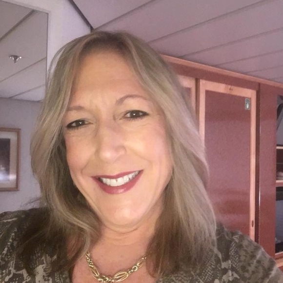 Profile Picture of Louise Walters steele (@wezzee) on Poshmark