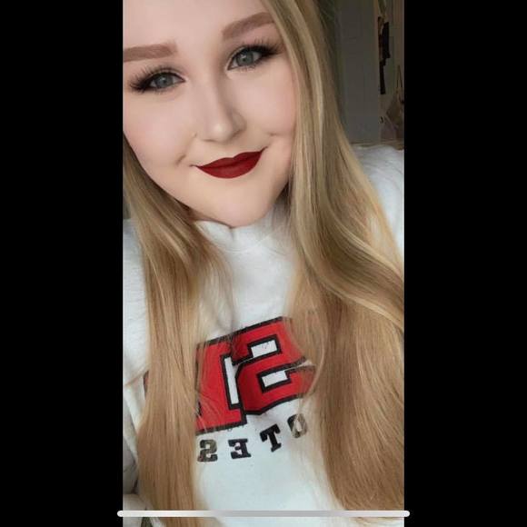 Profile Picture of Kennedy Ischen (@kennedyrae96) on Poshmark