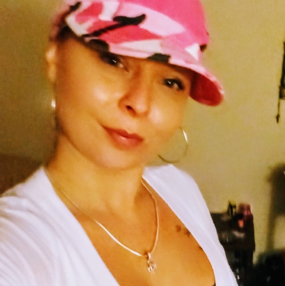 Gina renee Nugent - Poshmark Profile Picture of Gina renee Nugent (@ginanugent6) on Poshmark