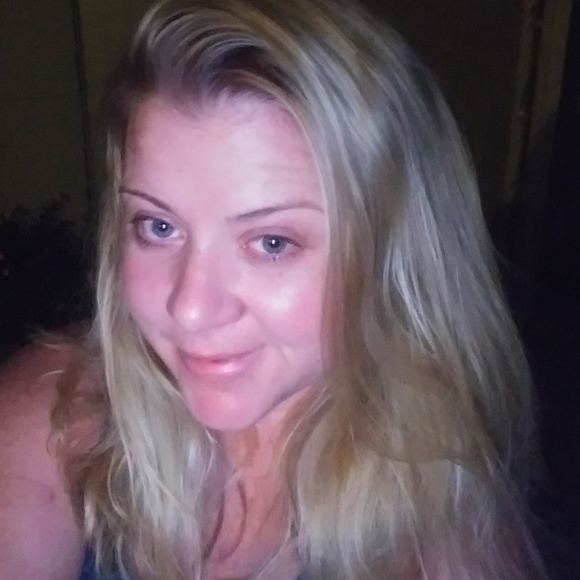 Profile Picture of Cara Abdoo (@caralissa991) on Poshmark