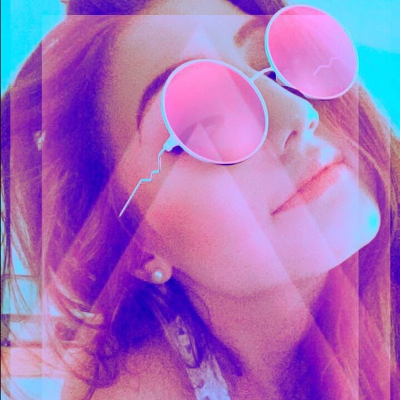 Profile Picture of Alexa Mancillas (@seascreaming) on Poshmark