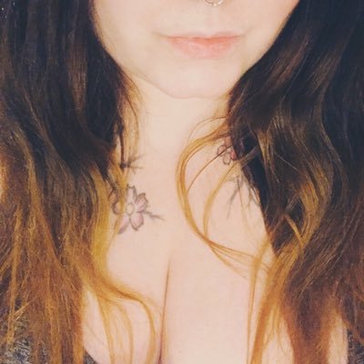 Profile Picture of Karlee (@KarleeKanz) on Twitter