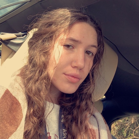 Profile Picture of Bianca Kinker (@biancakinker) on Poshmark