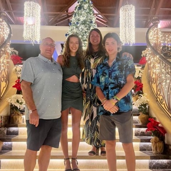 Profile Picture of Jennifer Denenholz (@jdenenholz) on Poshmark