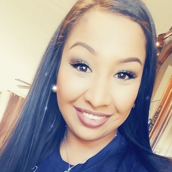 Profile Picture of Cassandra Buitron (@cassandrab12) on Poshmark
