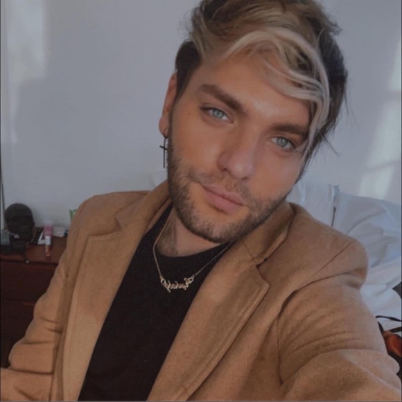 Profile Picture of James Pierro (@janespierro) on Poshmark