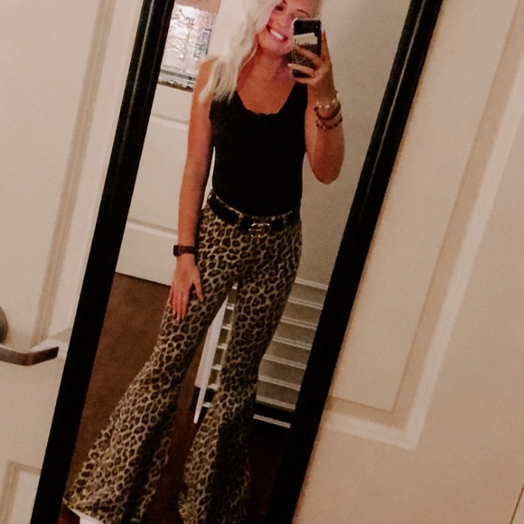 Profile Picture of Caileigh Densmore (@caileigh_d) on Poshmark